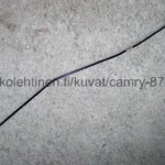 Toyota Camry 1986 - 1991 konepellin tikku