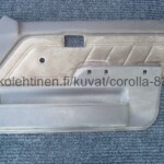 Toyota Corolla AE80 EE80 AE82 CE80 ruskea plyyshi sisustan oikea etuovipahvi