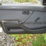 Toyota Carina II kuljettajan oven harmaa veivilasillisen ovipahvi