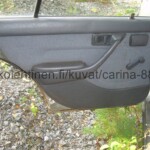 Toyota Carina II vasemman takaoven harmaa veivilasillisen ovipahvi