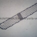 Toyota Yaris Verso etupuskurin keskiritilä facelift malli eli 2003-2005