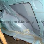 Toyota Yaris 1999 - 2005 japanilaisen 3-ovisen vasen kylki sisältäen myös sisäpuolen pyöräkotelon