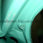 Toyota Yaris 1999 - 2005 japanilaisen 3-ovisen vasen kylki, lommo takaluukun kohdan vieressä