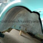 Toyota Yaris 1999 - 2005 japanilaisen 3-ovisen vasen kylki ehjällä takalokasuojan kaarella