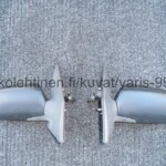 Toyota Yaris 1999 - 2005 käsin sisältä säädettävät mustat sivupeilit Japanissa valmistettuun Yarikseen