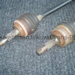 Toyota Yaris 2002 - 2005 ranskalaisen 1.3 litraisen vetoakselit ABS-jarrulliseen