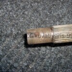 Toyota Yaris 2002 - 2005 ranskalaisen 1.3 litraisen vetoakselit ABS-jarrulliseen, kierteet kunnossa