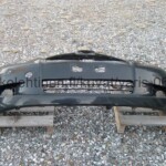 Toyota Yaris 2006 - 2008 tumman harmaa etupuskuri, naarmuja oikeassa päädyssä