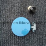 Toyota Yaris 2006 - 2011 sininen polttoaineen täyttöluukku ja täyttöaukon korkki