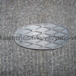 Toyota Yaris Verso oikean puoleisen sumuvalopaikan peitelevy facelift mallin eli 2003-2005 ikäisen etupuskuriin