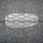 Toyota Yaris Verso oikean puoleisen sumuvalopaikan peitelevy facelift mallin eli 2003-2005 ikäisen etupuskuriin