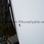 Toyota Yaris Verso valkoinen oikea etuovi, jälki takareunan lähellä