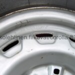 Toyota Corolla AE82, CE80, EE80 alkuperäinen 5x13 peltivanne renkaalla