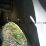 Toyota Yaris Verso vasen etulokasuoja, sisäpuoli